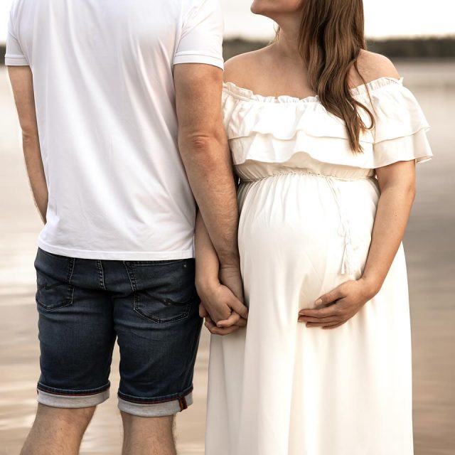 Ein guter Start in die Woche beginnt mit Liebe und Vorfreude. ✨

Es gibt Momente, die so viel mehr als Worte sagen können – wie dieser hier. Zwei Menschen, die voller Vorfreude auf das kleine Wunder in ihrem Leben blicken. 🤍

Ich wünsche euch allen einen wunderbaren Wochenstart!
❄️🥰

Wenn auch ihr solche Erinnerungen schaffen möchtet, meldet euch gern über mein Kontaktformular, bei WhatsApp oder per E-Mail 🤍

____________________________________

www.fotografin-mit-herz.de
fotografinmitherz@web.de
WhatsApp: 01679420760
____________________________________

#babybauchshooting #maternityshooting #photography #fotografie #hochzeitsfotograf #hochzeitsfotografie #familienfotografie #familienfotograf #fotograflausitz #fotografhoyerswerda #fotografspremberg #fotograffinsterwalde #fotografcottbus #fotografinmitherz  #canon #art #portrait #schwangerschaftsshooting #spremberg #lausitzerseenland #lausitz #cottbus #finsterwalde #hoyerswerda #elsterheide #senftenberg #fotograf #love #liebe #weddingphotographer 

HOCHZEITSFOTOGRAF | FAMILIENFOTOGRAF | SCHWANGERSCHAFT | LAUSITZER SEENLAND | LAUSITZ | ELSTERHEIDE | SPREMBERG | HOYERSWERDA | FINSTERWALDE | COTTBUS | SENFTENBERG | UMGEBUNG