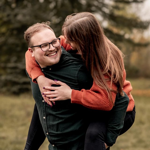 🤍Augenblicke voller Liebe 🤍
Ein Pärchenshooting ist mehr als nur Fotos zusammen machen – es ist eine kleine Auszeit für euch, um gemeinsam zu lachen, euch ganz nah zu sein und die Verbindung zwischen euch festzuhalten. Egal, ob verspielt, romantisch oder einfach echt – diese Bilder zeigen, wie einzigartig eure Beziehung ist. ✨

Lust auf unvergessliche Erinnerungen? Meldet euch gerne für euer persönliches Shooting. ⬇️ 

____________________________________

www.fotografin-mit-herz.de
fotografinmitherz@web.de
WhatsApp: 015679420760
____________________________________

#coupleshooting #pärchenshooting #photography #fotografie #hochzeitsfotograf #hochzeitsfotografie #familienfotografie #familienfotograf #fotograflausitz #fotografhoyerswerda #fotografspremberg #fotograffinsterwalde #fotografcottbus #fotografinmitherz  #canon #art #portrait #portraitfotografie #spremberg #lausitzerseenland #lausitz #cottbus #finsterwalde #hoyerswerda #elsterheide #senftenberg #fotograf #love #liebe #weddingphotographer 

HOCHZEITSFOTOGRAF | FAMILIENFOTOGRAF | LAUSITZER SEENLAND | LAUSITZ | ELSTERHEIDE | SPREMBERG | HOYERSWERDA | FINSTERWALDE | COTTBUS | SENFTENBERG | UMGEBUNG