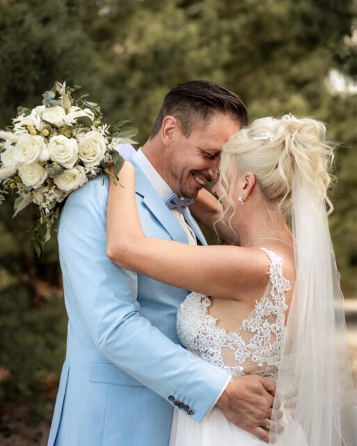 Mein erster Beitrag in diesem Jahr ist eine Hochzeit – und das nicht ohne Grund. Sie zeigt direkt, wohin die Reise für mich in 2026 geht: Hochzeiten & Familien. 🤍✨
Echte Emotionen, liebevolle Details und all die kleinen Momente, die man durch diese Erinnerungen fühlen kann.
Ich freue mich auf ein Jahr voller besonderer Geschichten. 🥰

Ihr plant eine Hochzeit oder möchtet eure Familienmomente festhalten? Schreibt mir gern – ich freue mich, von euch zu hören. 🤗✨

www.fotografin-mit-herz.de
fotografinmitherz@web.de
WhatsApp: 01679420760
________________________________

#hochzeitsfotografin
#familienfotografin
#hochzeitlausitz
#hoyerswerda 
#spremberg

HOCHZEITSFOTOGRAF | FAMILIENFOTOGRAF | LAUSITZER SEENLAND | LAUSITZ | ELSTERHEIDE | SPREMBERG | HOYERSWERDA | FINSTERWALDE | COTTBUS | SENFTENBERG | UMGEBUNG